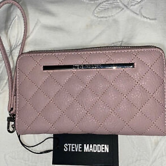 - Steve Madden Wallet - Picture 2 of 3